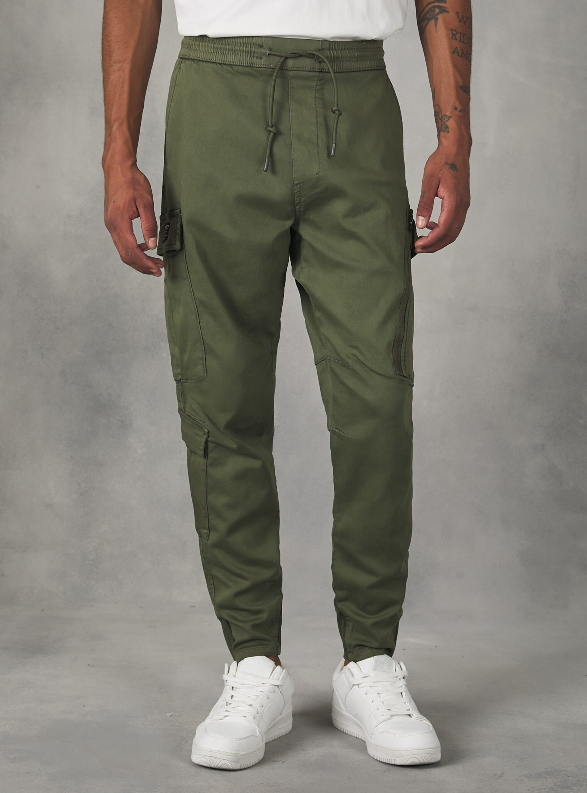 pantalon-jogger-843flp-1.jpg
